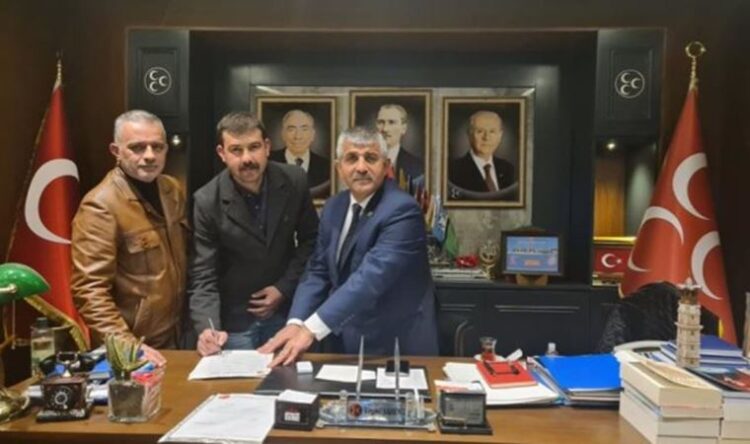 CHP’den istifa etti, MHP’ye katıldı