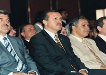 Erdoğan’ın eski yol arkadaşından sert sözler: Rüşvet, para kasaları, hırsızlık…