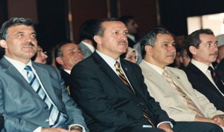 Erdoğan’ın eski yol arkadaşından sert sözler: Rüşvet, para kasaları, hırsızlık…