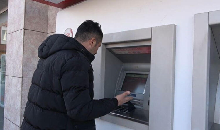 Hesabındaki parayı görünce gözlerine inanamadı