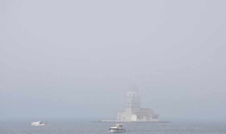 Boğazlardaki sis milyonlarca dolara mal oldu