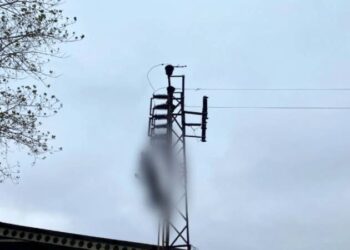 Elektrik direğine asılı bir erkek cesedi bulundu