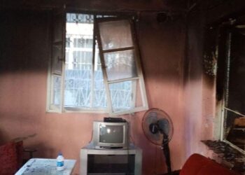 Ev sahibine kızdı: Evi ateşe verdi