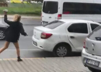 Tartıştığı eşinin aracını parçaladı