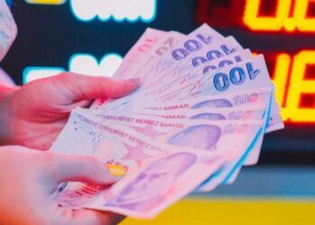 Dolar/TL’de rekor serisi devam ediyor