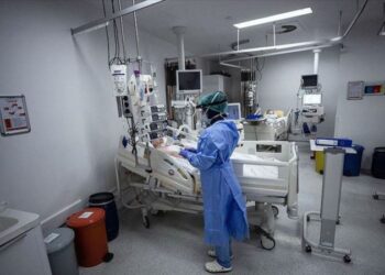 Omicron’u ilk tespit eden doktor, semptomları sıraladı