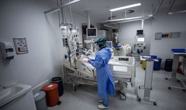 Omicron’u ilk tespit eden doktor, semptomları sıraladı