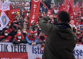 DİSK: ‘Artık yeter, geçinmek istiyoruz’