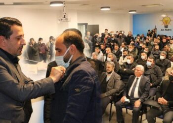 Gelecek Partisi’nden istifa eden 200 kişi AKP’ye katıldı