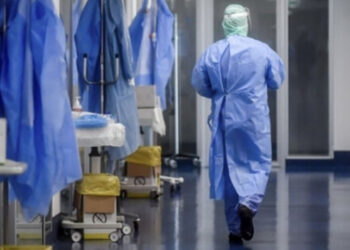 Sağlık çalışanları ülke genelinde iş bırakıyor