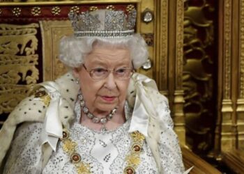 Kraliçe Elizabeth’e arbaletle suikast girişimi!