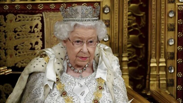 Kraliçe Elizabeth’e arbaletle suikast girişimi!