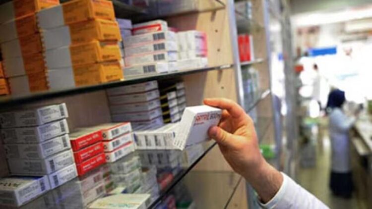 İlaç krizi sürüyor: Bakanlık, sorumluluğu eczacılara attı