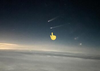 Karı koca pilot gökyüzünde karşılaşınca bakın ne yaptı