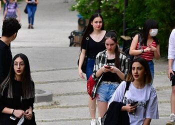 İktidar ‘Z kuşağı’nın isyanını görmezden geldi: ‘Yine AK Parti’yi tercih edecekler’