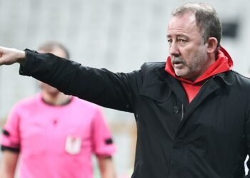 Beşiktaş’ta bir dönem sona erdi: Sergen Yalçın istifa etti!