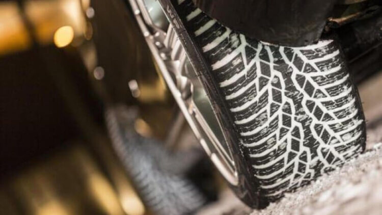 Zorunlu kış lastiği uygulaması başladı: Cezası belli oldu