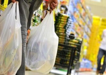 Zincir marketler plastik poşete yüzde yüz zam istediler