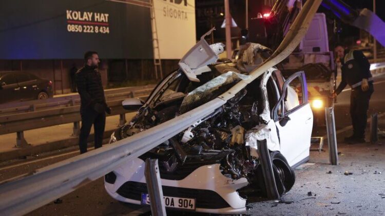 Kadıköy’de feci kaza: 1 kişi hayatını kaybetti
