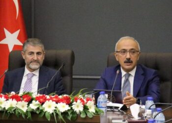 Görevden ayrılan Lütfi Elvan, ilk kez ortaya çıktı