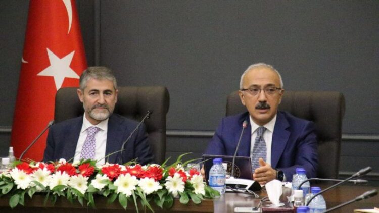 Görevden ayrılan Lütfi Elvan, ilk kez ortaya çıktı