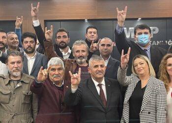 İYİ Parti’li 14 kişi istifa edip MHP’ye katıldı