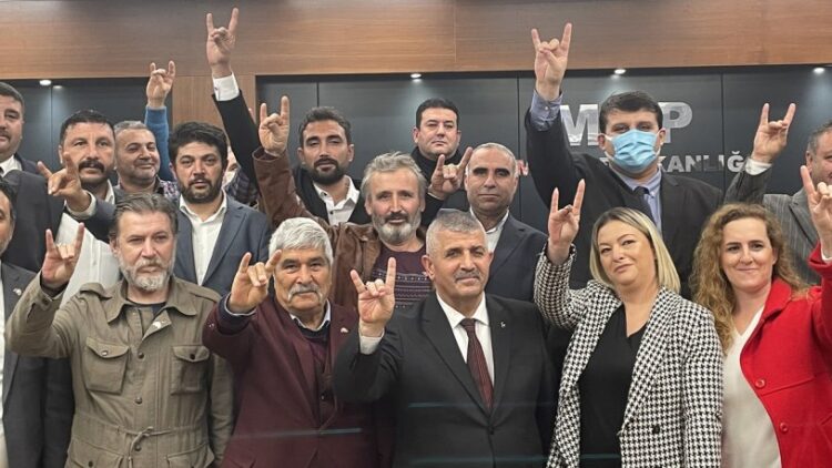 İYİ Parti’li 14 kişi istifa edip MHP’ye katıldı