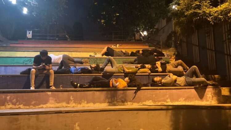 Barınamayan öğrenciler, valiliğin kararını tanımıyor