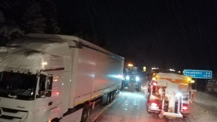 Antalya’da kar yağışı başladı