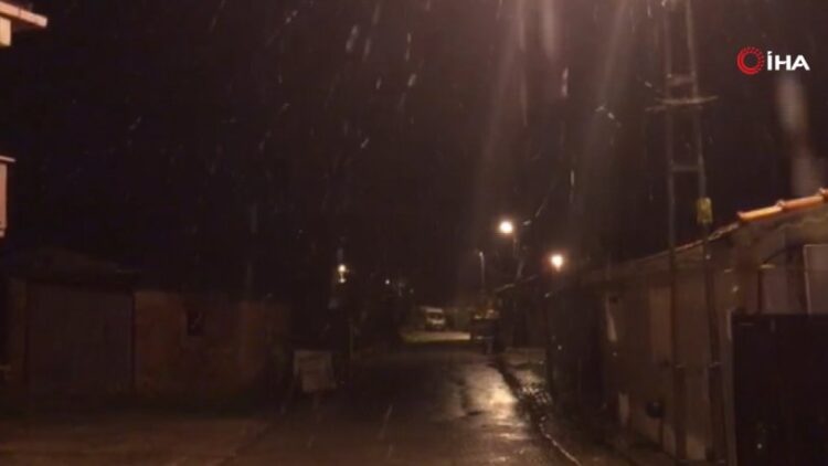 İstanbul’da beklenen kar yağışı başladı