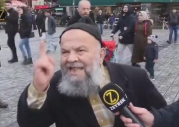 LeMan’dan dolar kapağı: ‘Laiklik elden gidiyeah’ sözleri ile bilinen AKP’liye yer verdiler