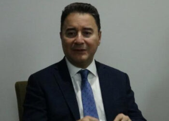 Babacan: Bu kadar zikzak ekonomiye çok ağır gelir