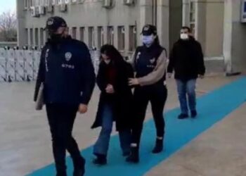 Darbeci generalin eşi, teslim oldu