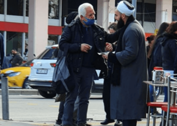 Yılbaşına sayılı günler kala ‘bildiri dağıtan cübbeliler’ sokağa çıktı