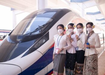 Çin-Laos Demiryolu’nda ilk tren Viyentiyan’dan Çin’e hareket etti