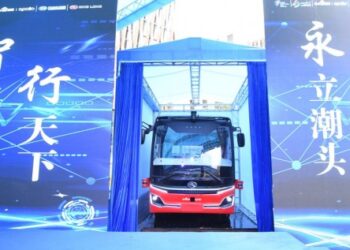 Çin’in Chongqing kentinde sürücüsüz otobüsler deneme sürüşlerine başladı