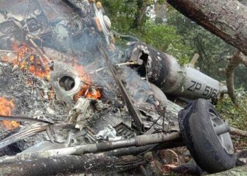 Hindistan Genelkurmay Başkanı’nı taşıyan helikopter düştü