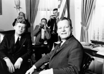 Der Spiegel: Eski Almanya Başbakanı Willy Brandt ABD istihbaratı için 4 yıl muhbirlik yaptı