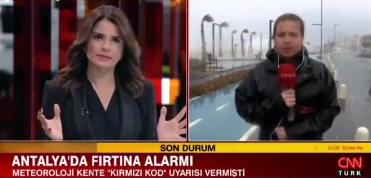 DHA muhabiri haberi sunarken fırtınaya yakalandı