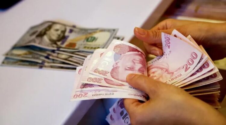 NYT: Türkiye’de geçinemeyenler büyükannelerin altınlarını bozduruyor