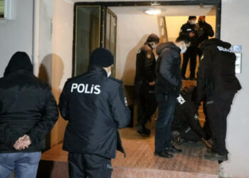 Erzincan’da kadın öğretmen kardeşi tarafından bıçaklanarak öldürüldü