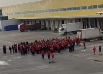 Migros’un Esenyurt’taki deposunda 350’ye yakın işçi iş bıraktı