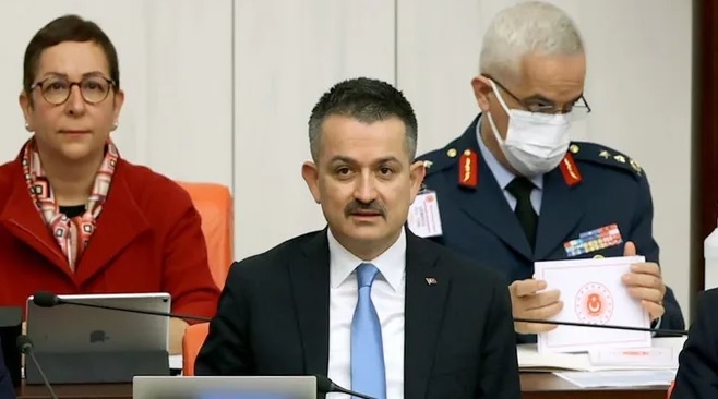 Pakdemirli rüşvet iddiasına kızdı, CHP’li vekil dosyayı verdi