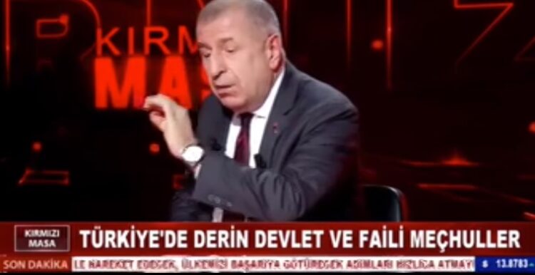 Ümit Özdağ, Akit TV’de masaya Atatürk büstü koydu