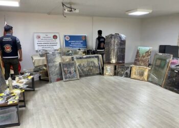 İzmir’de mumyalanmış insan başları ele geçirildi