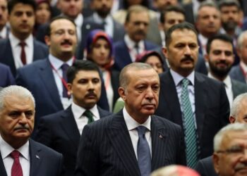 AKP’nin ‘sarsılmaz’ kalesi çatırdıyor: ‘AKP benim için bitmiştir!’