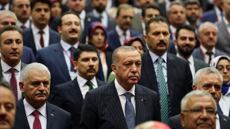 AKP’nin ‘sarsılmaz’ kalesi çatırdıyor: ‘AKP benim için bitmiştir!’