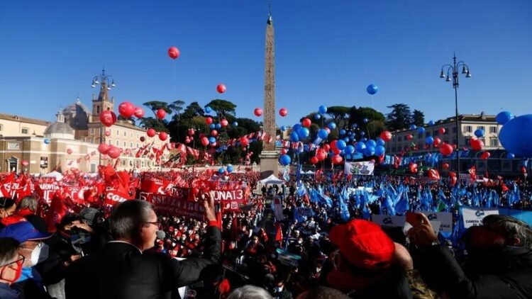İtalya’da genel grev: Sendikalar hükümetin bütçe planını protesto ediyor