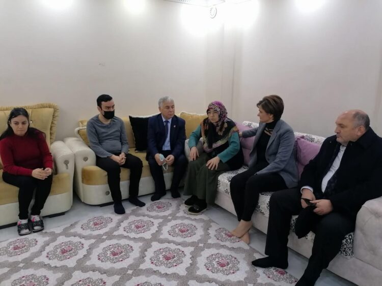 Kaftancıoğlu’ndan katledilen Gülsüm Yarış’ın ailesine ziyaret