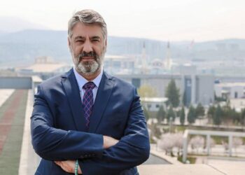 Rektör, öğrenciler üzerinden para kazandığını itiraf etti